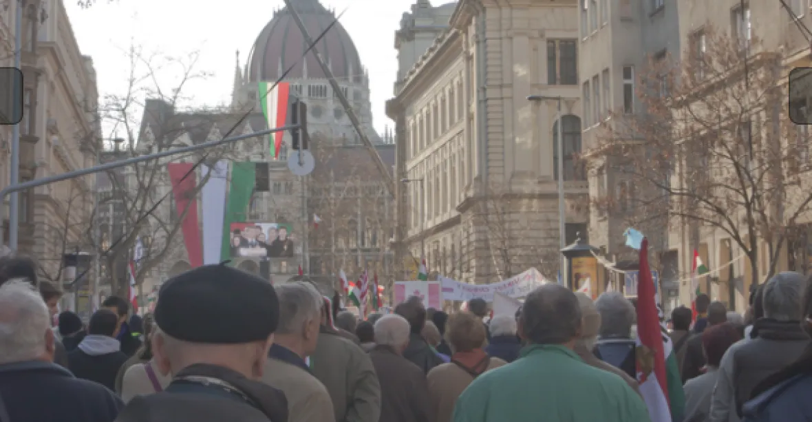 Nespravedlivý volební systém. Několik tisíc Maďarů vyšlo do ulic Budapešti