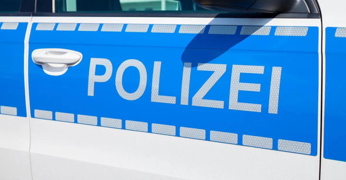 Němečtí policisté zastavili auto českého studenta. Našli u něj zbraně