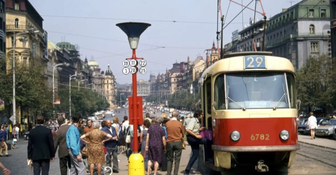 Chtějí Pražané návrat tramvají na Václavské náměstí?