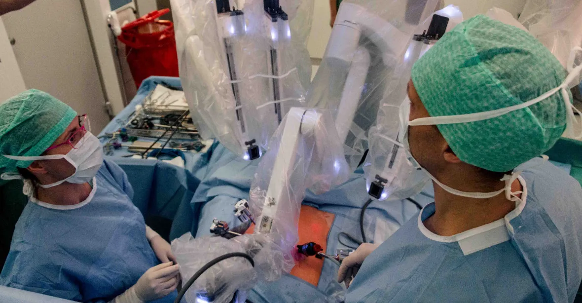 V Motole budou operovat roboti. Nemocnice otevře nové centrum chirurgie
