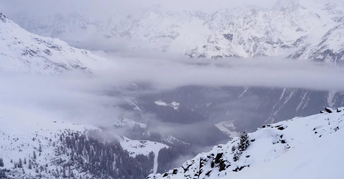 Deset mrtvých kvůli špatnému počasí v Alpách