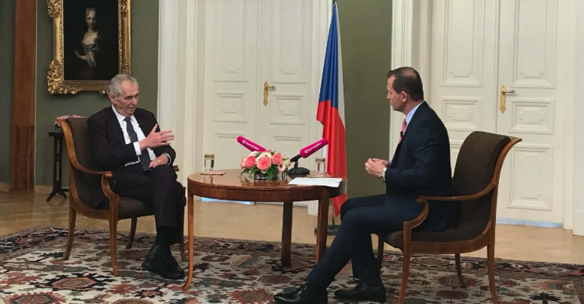 Moskva ocenila Zemanova slova o novičoku. Usvědčil prý Mayovou ze lži