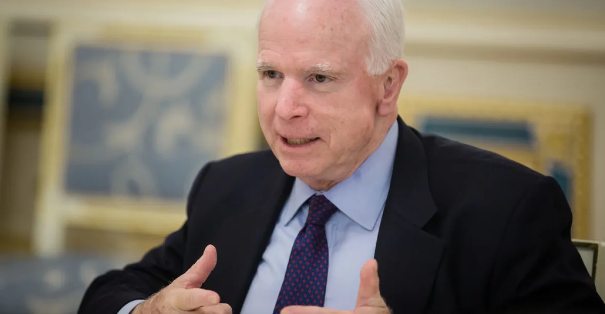 Nechci Trumpa na svém pohřbu, vzkázal do Bílého domu senátor McCain