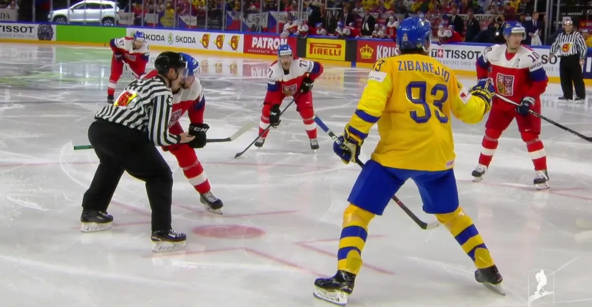 Hokejisté podlehli Švédům 2:3. Hronek dal svůj první gól v reprezentaci