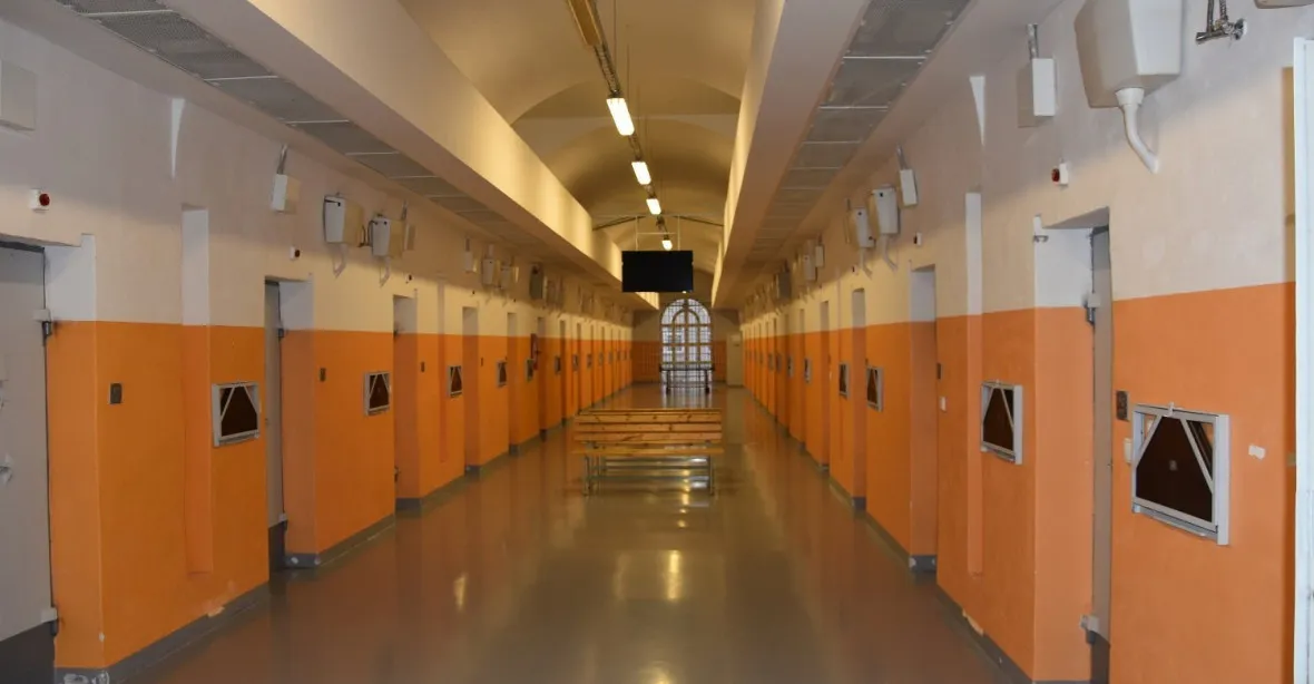 Vězně nemá kdo hlídat. Věznice lákají na náborový příspěvek 150 tisíc korun