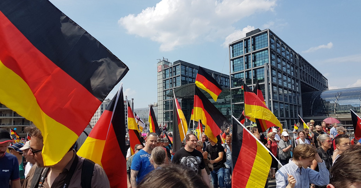Pro a proti migraci. V Berlíně se střetly tisíce podporovatelů i odpůrců AfD