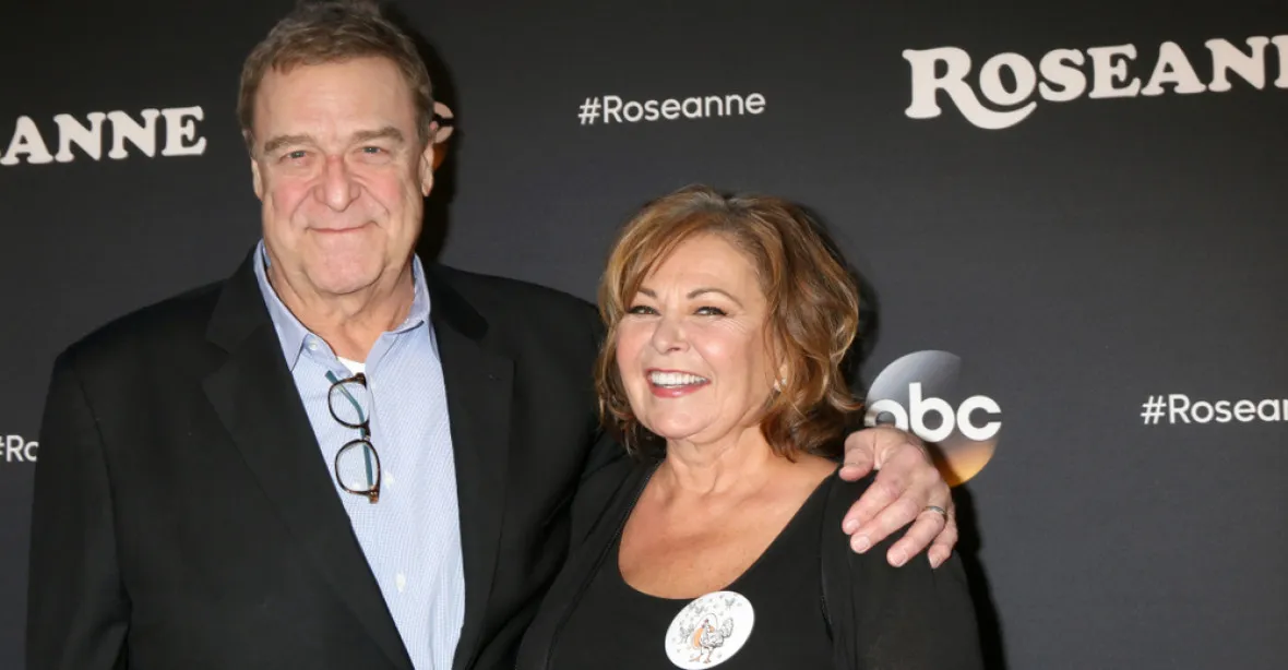 Šok v Hollywoodu: Slavný sitcom Roseanne končí kvůli rasistickým tweetům jeho hvězdy