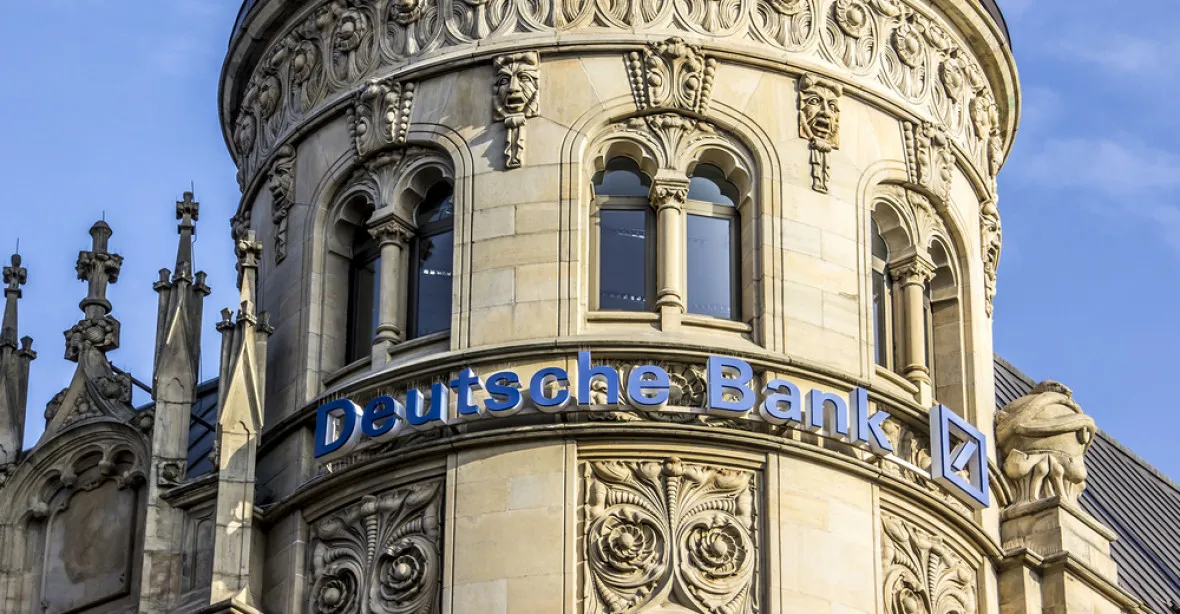 Agentura S&P zhoršila rating největší německé banky Deutsche Bank