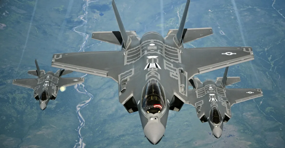 „Blesk“ poprvé udeřil. Diskuse o letounu F-35 pokračují