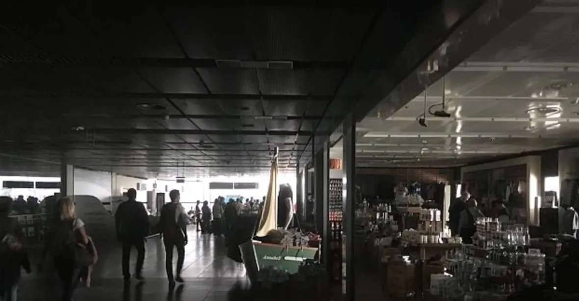 Letiště v Hamburku ochromil výpadek elektřiny. Letadla nemohou startovat ani přistávat