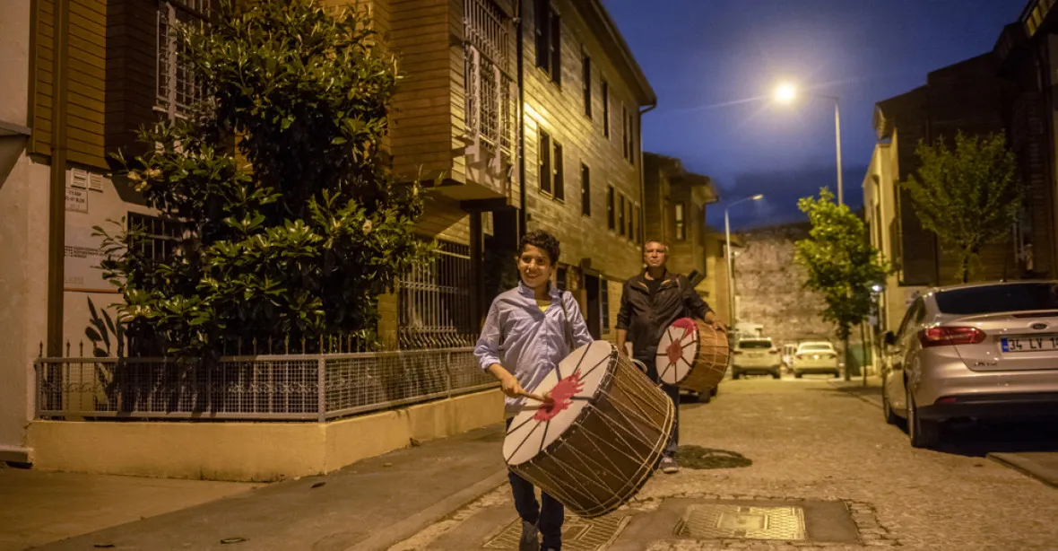 Policie v Jeruzalémě zatýká bubeníky, kteří ráno budí muslimy