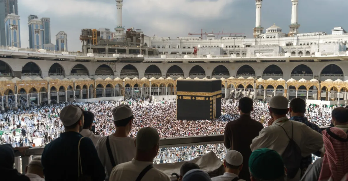 Muž v Mekce se vrhl ze střechy Velké mešity, nejposvátnějšího místa islámu