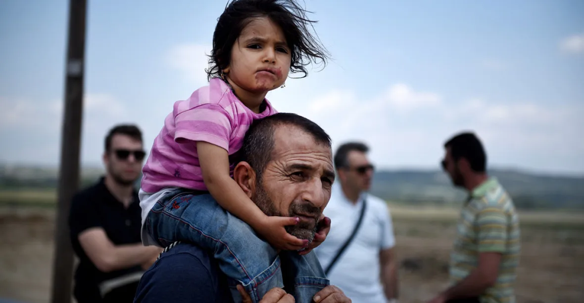 USA na jižní hranici rozděluje rodiny, nelegálním migrantům odebrala 1995 potomků