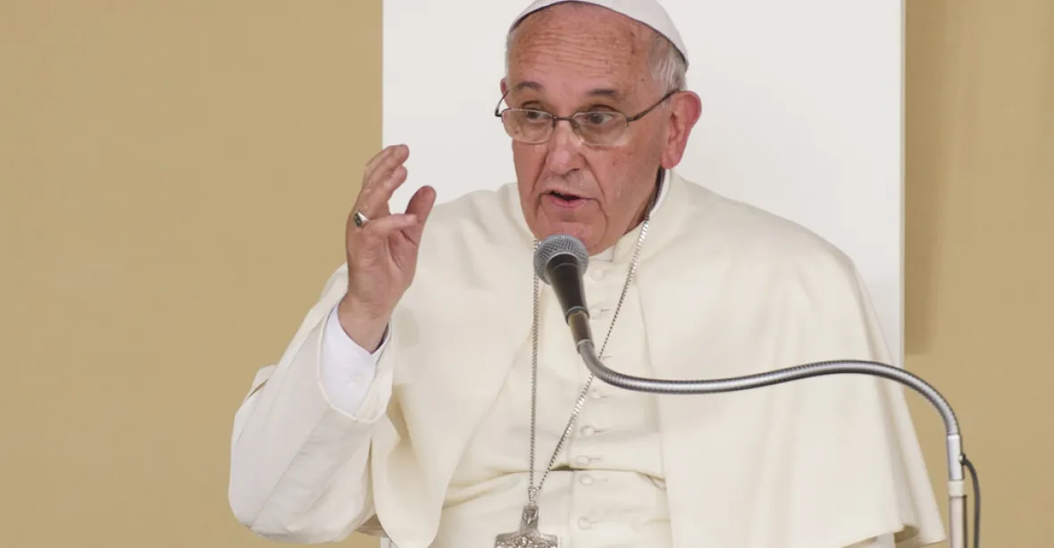 Proč už nevídáme trpaslíky? Papež přirovnal dobrovolné interrupce k praktikám nacistů
