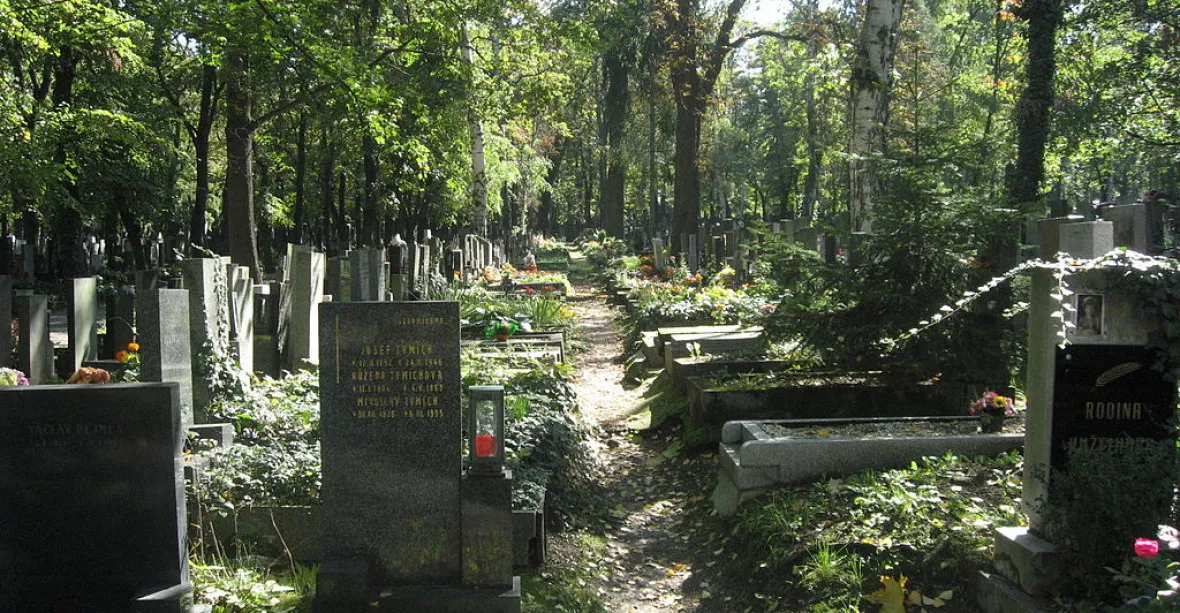 Praha zlevnila hřbitovní místa, chce nalákat více lidí