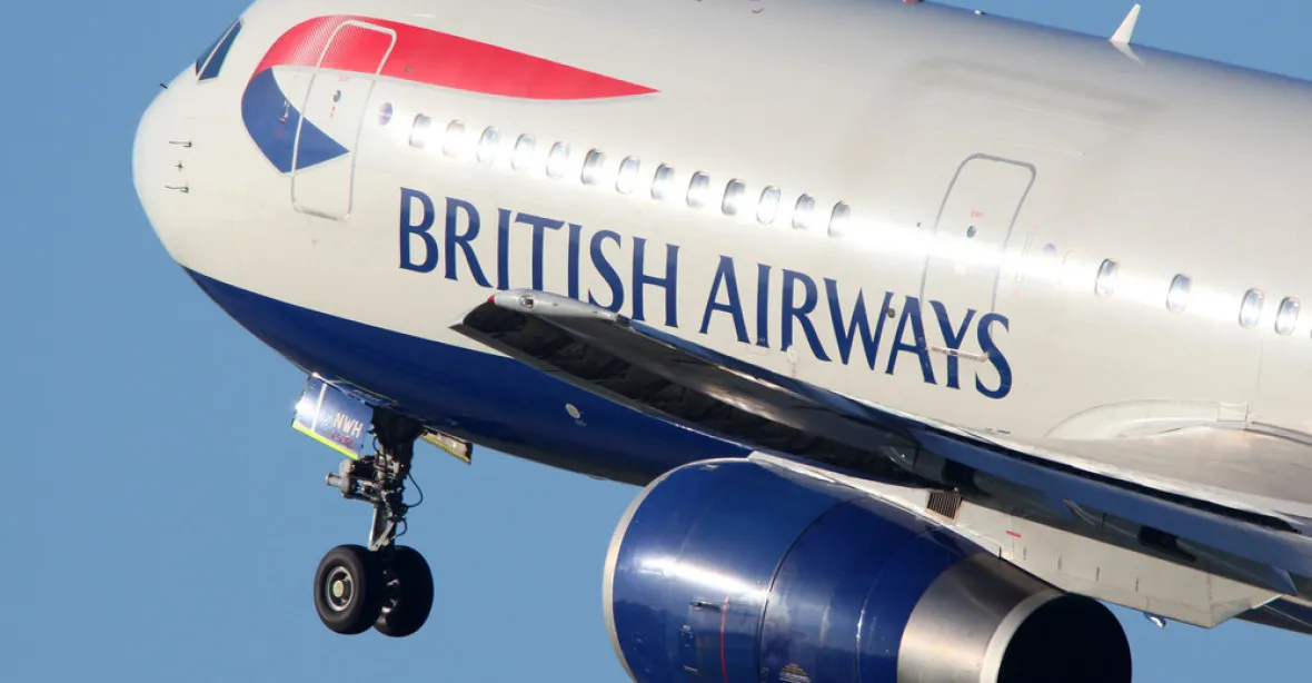 Letenku koupili omylem příliš levně, tak jim ji British Airways zrušila