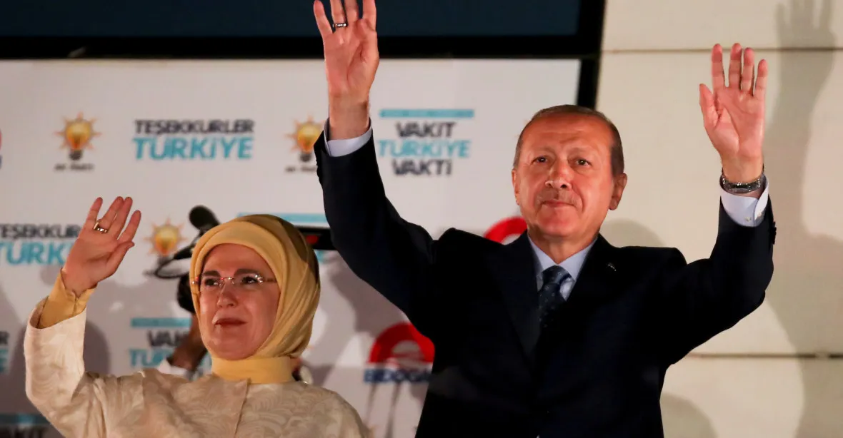 Vítězem voleb v Turecku je Erdogan, soupeř uznal porážku