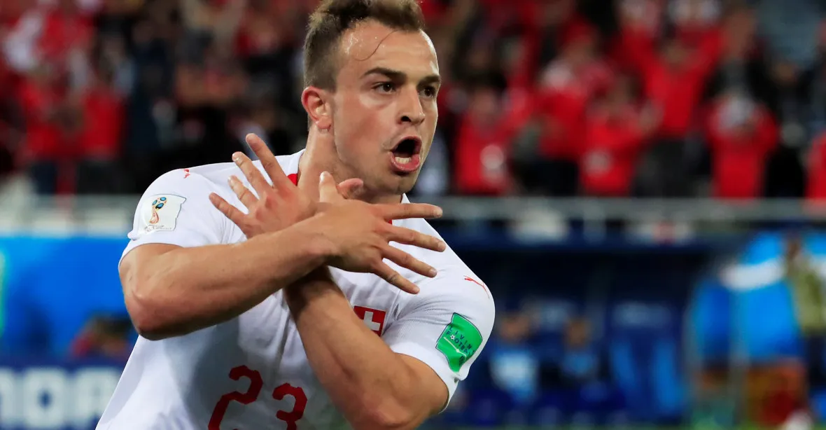 Gesta po vítězství nad Srbskem stála švýcarské fotbalisty s kosovskými kořeny 8680 eur