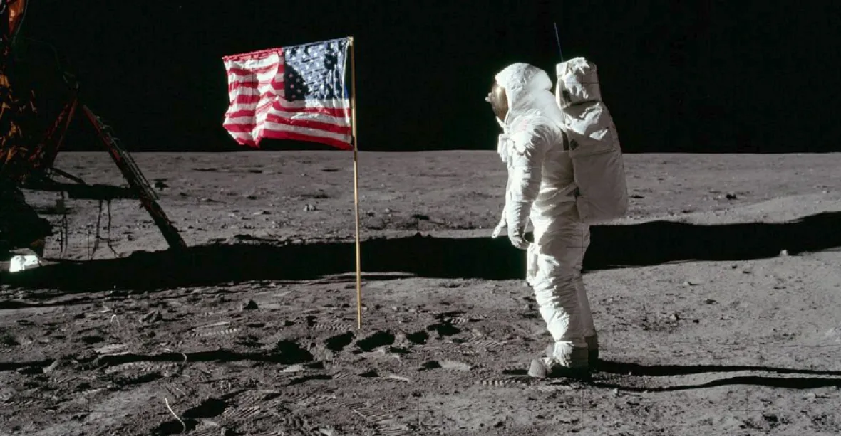 Byl druhým mužem na Měsíci. Teď „Buzz“ Aldrin žaluje své děti kvůli penězům