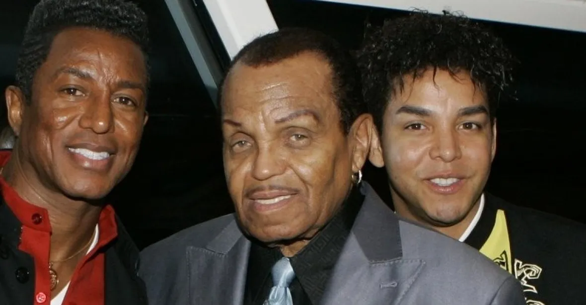 Zemřel Joe Jackson, otec krále popu a skupiny The Jackson 5