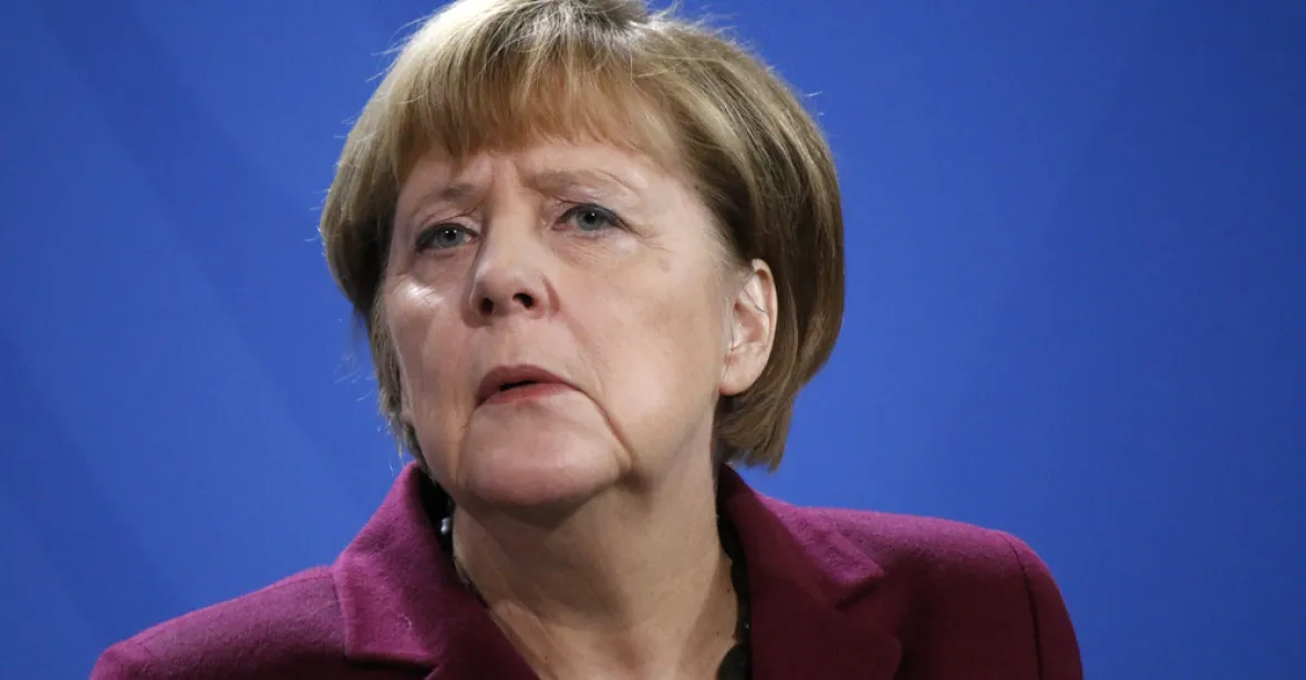 Merkelovou podporuje nejméně lidí od nástupu do funkce