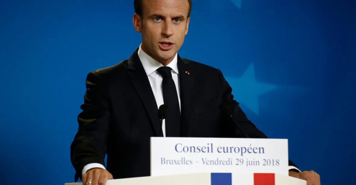„Nemůžeme rozhodovat za africké země,“ kritizuje Macron plány na nová migrační centra