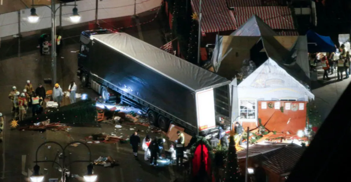 Atentátníka, který najel kamionem do lidí na vánočním trhu v Berlíně, řídil člen IS