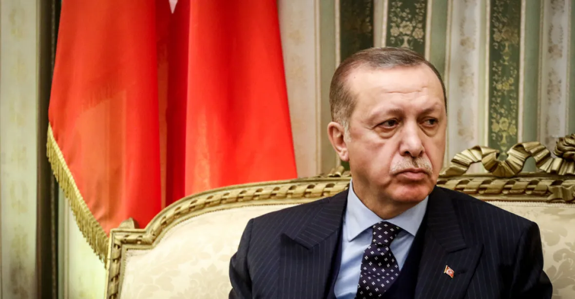 „První den nového Turecka“. Erdogan má nové pravomoci, už nepotřebuje premiéra