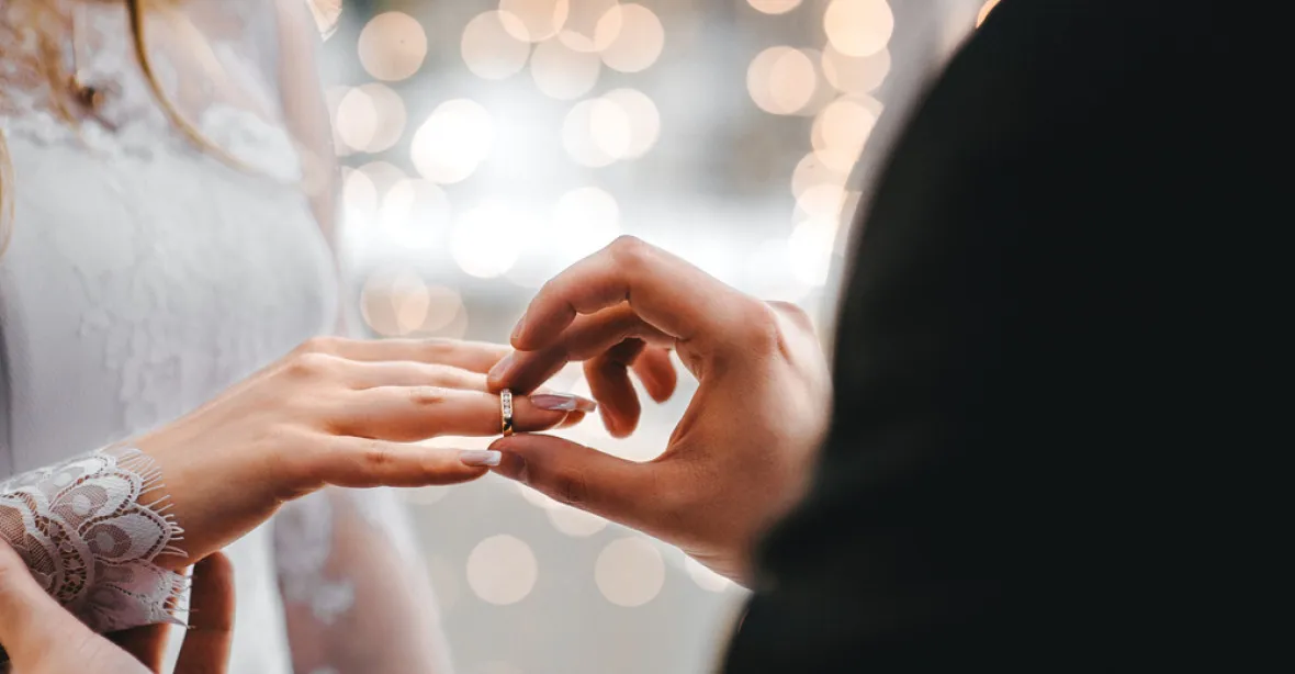 Svatební paradox: Čím levnější veselka, tím delší manželství, prokázali vědci