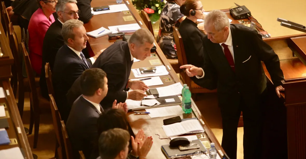 Zeman ve sněmovně: kritizoval plýtvání, připomněl svůj kanál Dunaj-Odra-Labe
