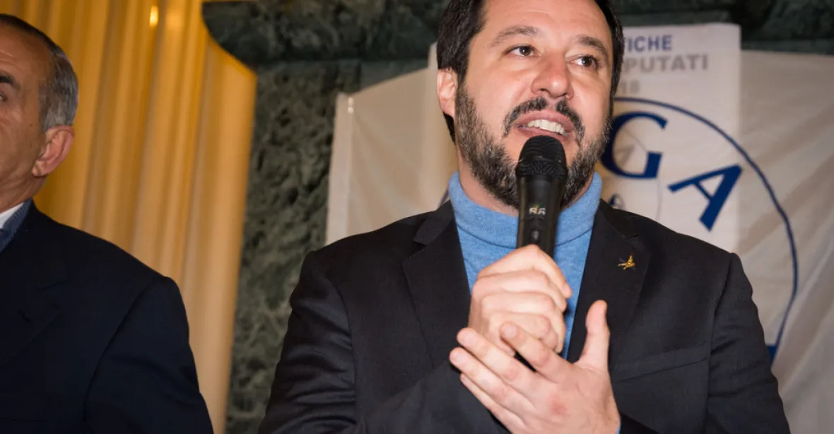 Salvini chce dát do vězení vzpouzející se migranty na italské lodi