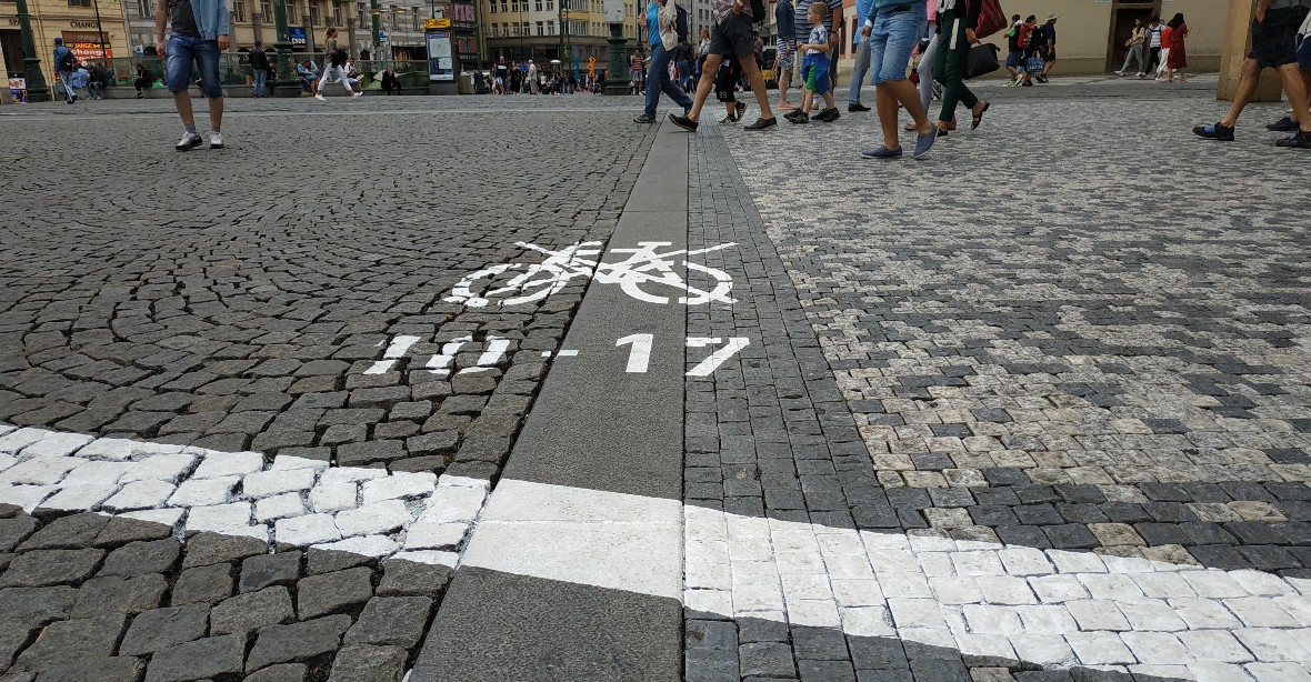 Ohyzdné a nevhodné, označila Krnáčová bílé čáry v centru Prahy