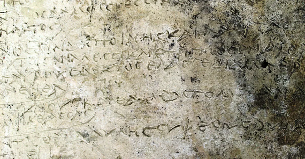 Našla se unikátní deska se zápisem Homérovy Odyssey