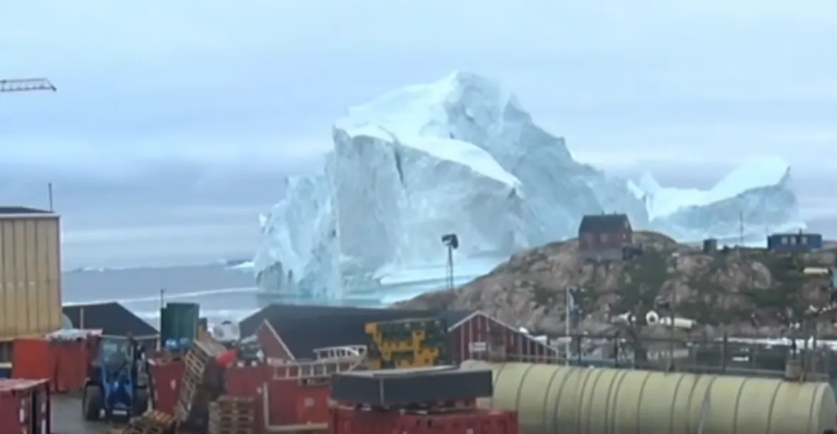 VIDEO: Grónskou obec ohrožuje obří ledovec. Může způsobit katastrofu