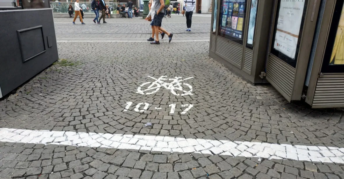 Závod na přeškrtnutých kolech. Lidé protestují proti omezení cyklistiky v centru Prahy