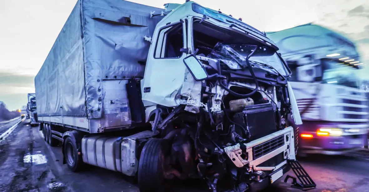 Při nehodě kamionu s českým logem zemřelo na Ukrajině 10 lidí