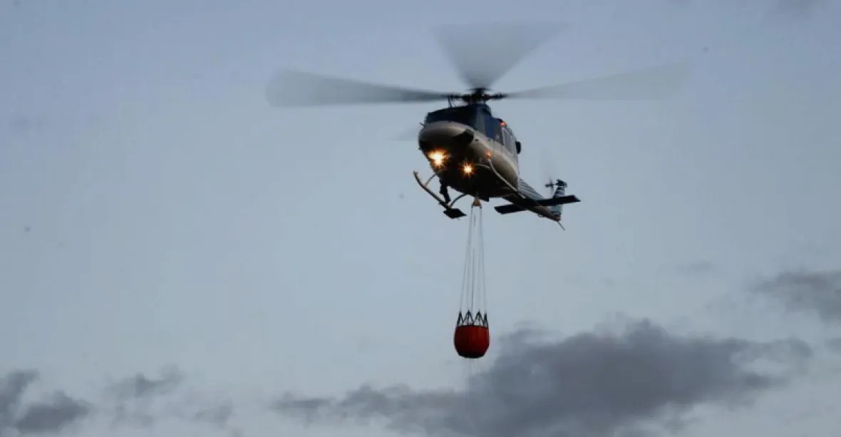 Česko nabídlo Švédsku na pomoc s hašením požárů vrtulník