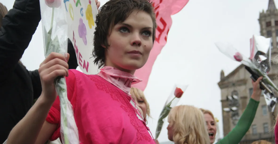 Spoluzakladatelka Femen v 31 letech spáchala sebevraždu