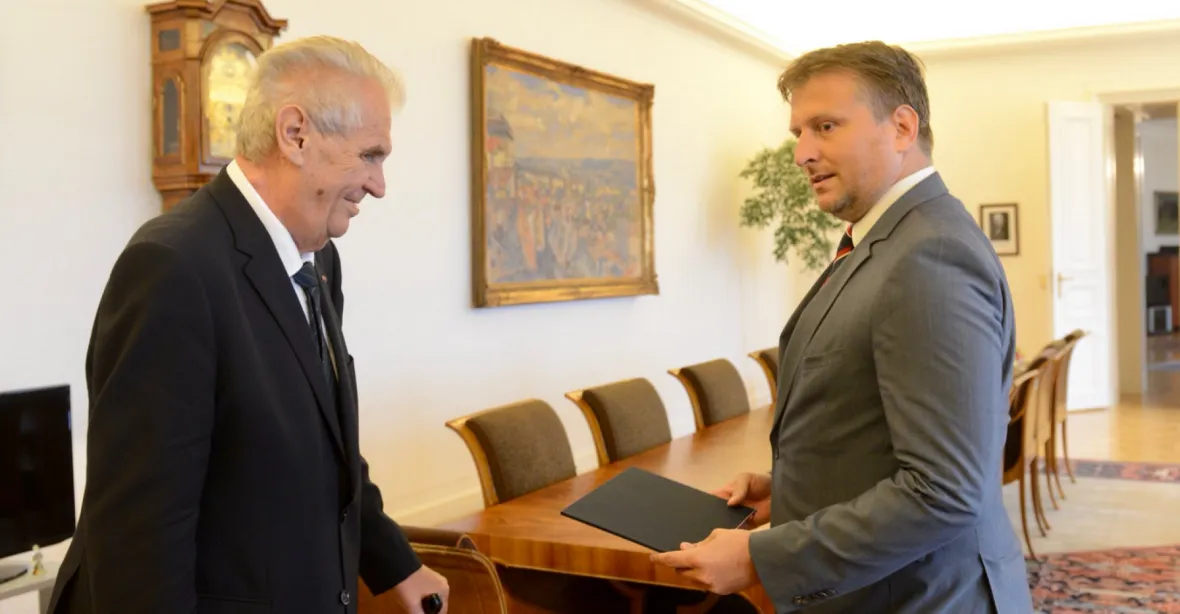 Špaček i Forejt cupují Hrad za pokoutní jmenování ministrů