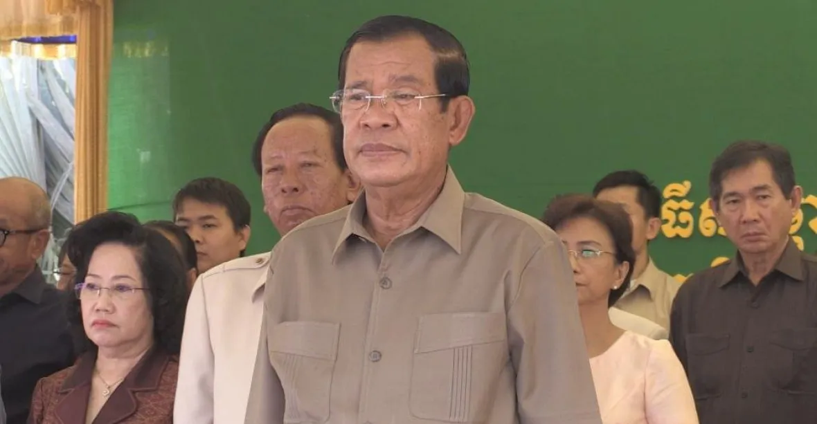 Kambodžský „diktátor“ vládne už 33 let. Začínal u Pol Pota, umlčel opozici