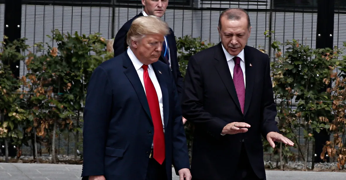 Vydejte pastora, jinak nebudou stíhačky F-35. Erdogan Trumpovy hrozby odmítá