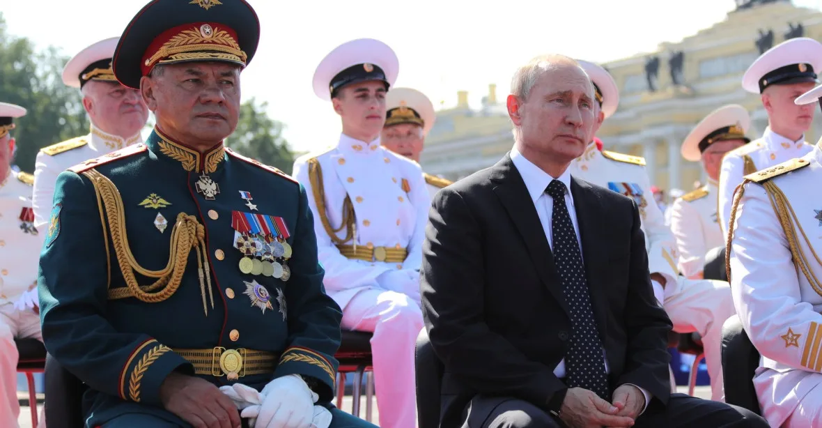 ‚Rudí komisaři“ opět ožívají. Putin obnovuje systém politruků v armádě