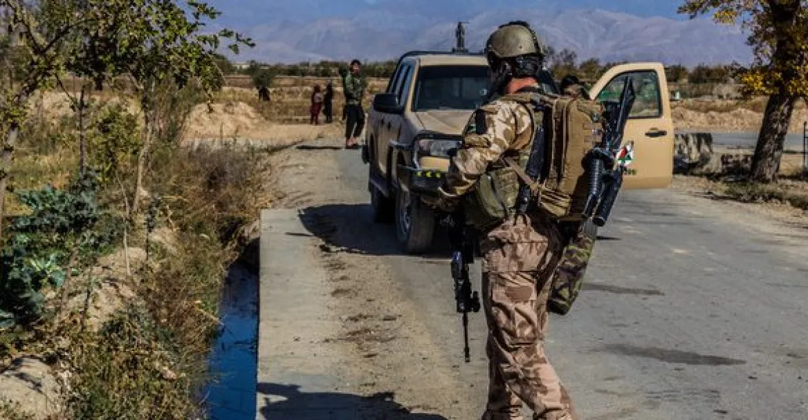 Tři čeští vojáci zemřeli po útoku sebevraha v Afghánistánu. ‚Hrdinové,‘ říkají politici
