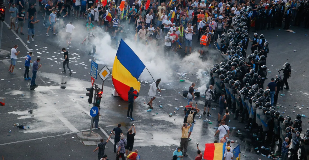 V Bukurešti se na protivládním protestu opět sešly tisíce lidí