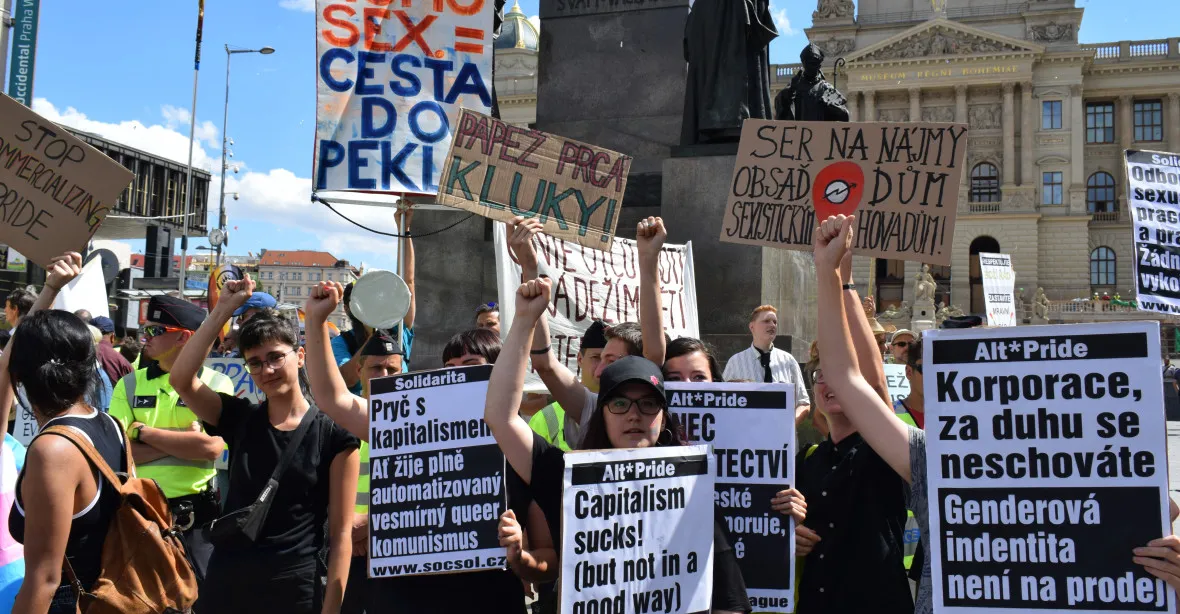 „Obsaď dům sexistickým hovadům.“ Queer komunisti kritizují podobu Prague Pride