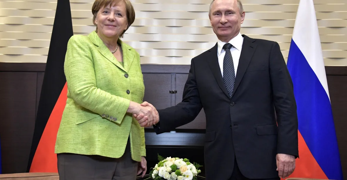 Putin hostem na veselce v Rakousku. Zaskočí tam cestou do Berlína za Merkelovou