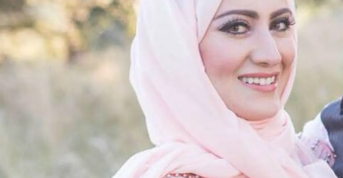 Muslimka odmítla při pohovoru podat ruku. Firma jí musí zaplatit odškodné