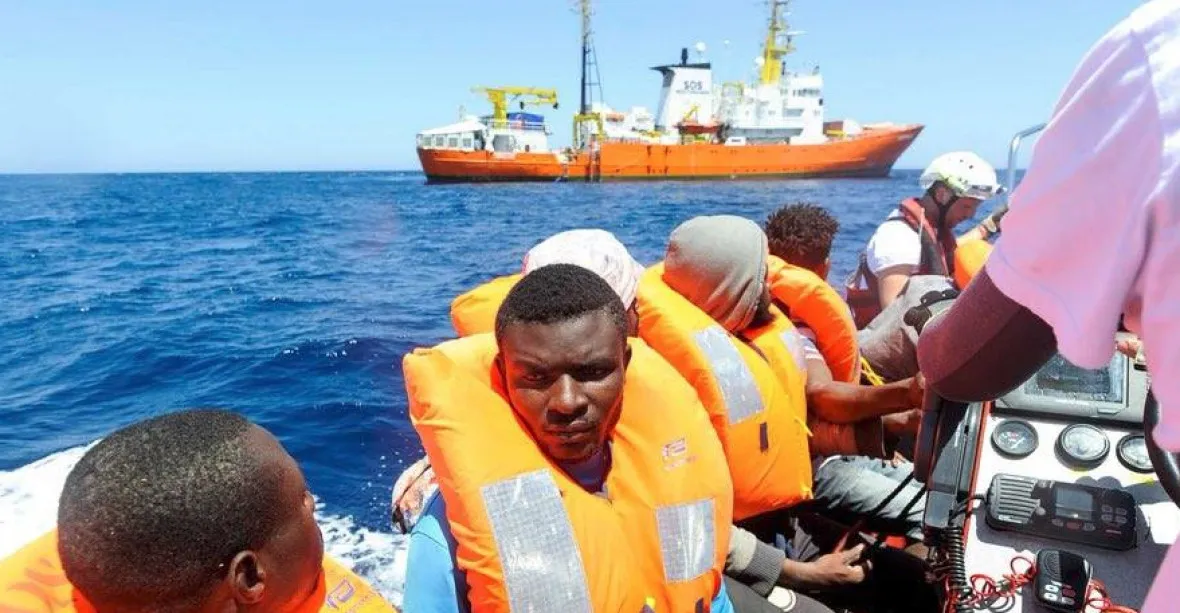 Země EU se migrantů neumějí zbavit, pořád jich přibývá, varuje Frontex