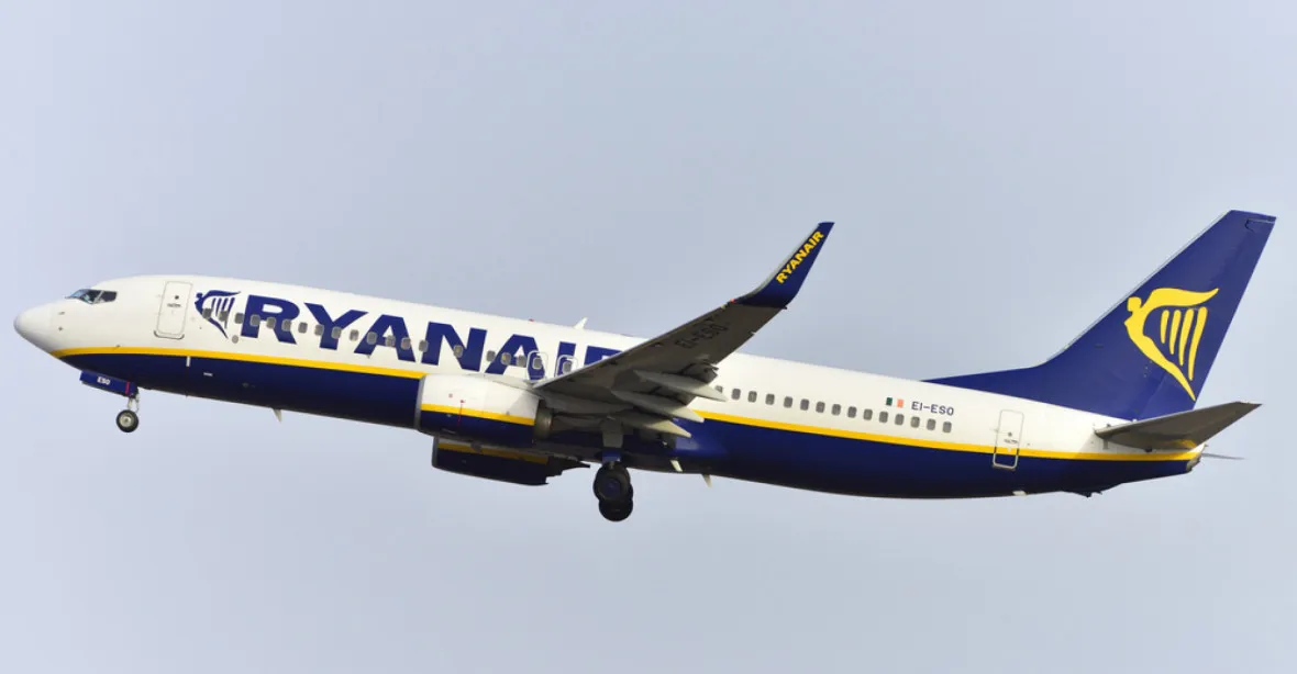 Ryanair zase mění pravidla, zruší příruční zavazadlo zdarma
