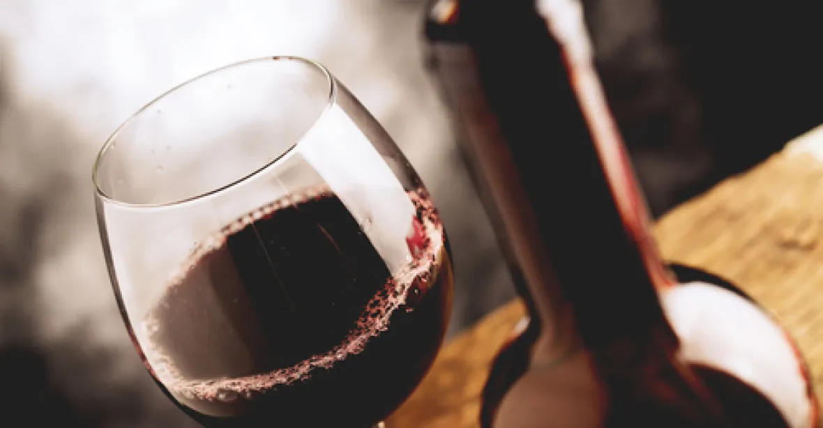 I sklenka vína denně škodí zdraví, tvrdí vědci